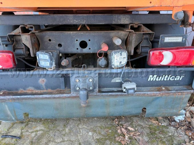 Anhängerkupplung, Hydraulikanschlüsse und Rückfahrkamera