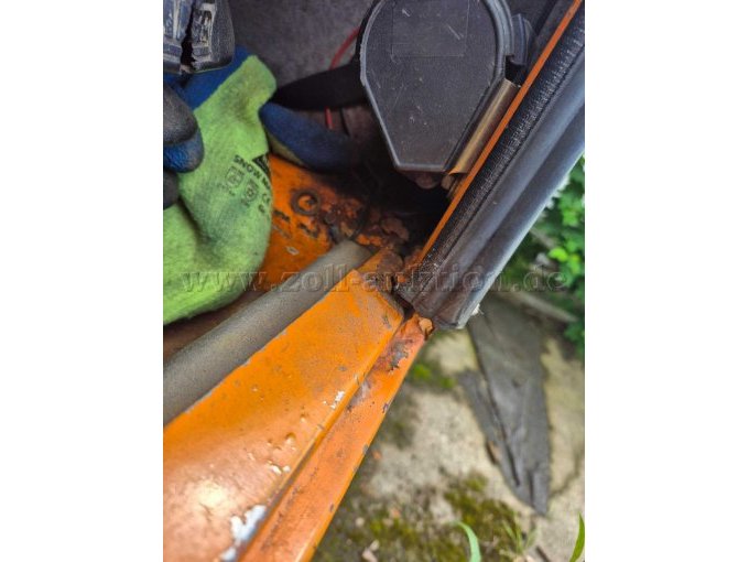 Durchrostung Fahrerseite hinten