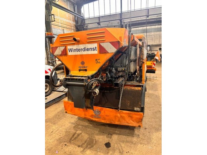 Fahrzeug Streuer hinten