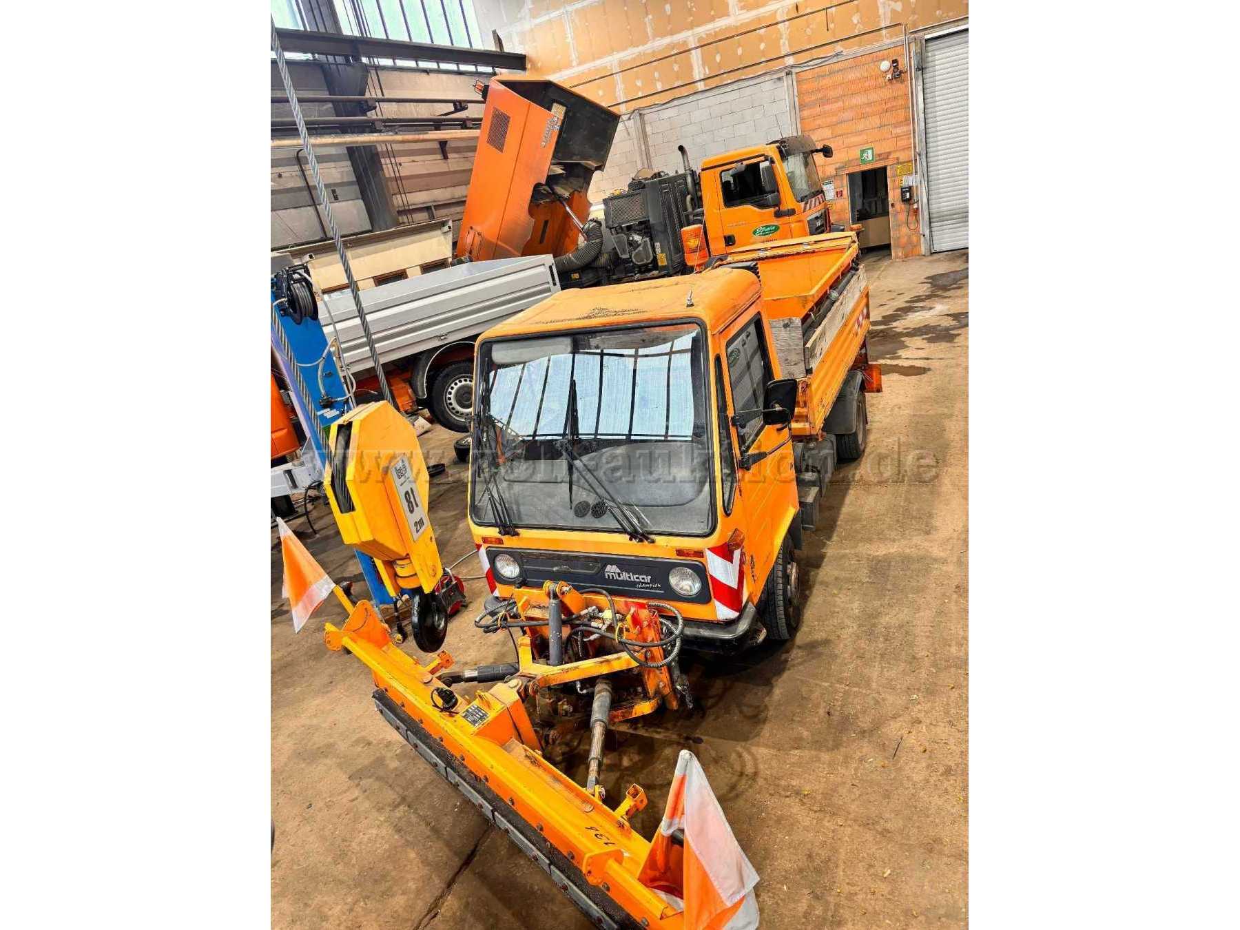 Front links mit Schiebeschild