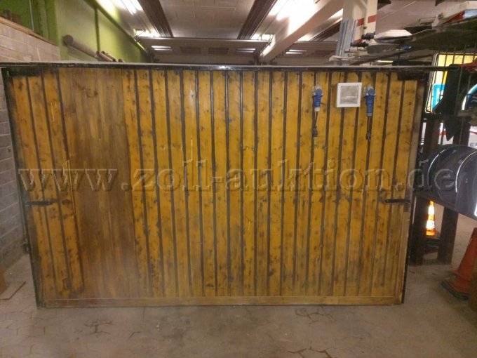 Rückwand mit 2-facher Stromzufuhrmöglichkeit