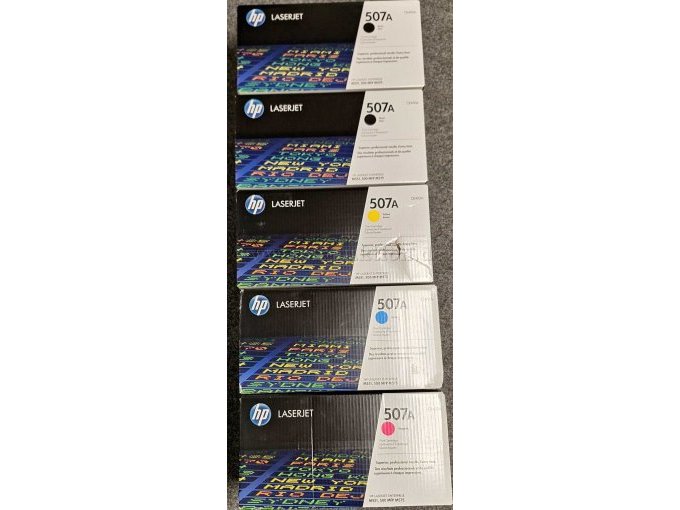 HP Toner CE400-CE403A
Vorderseite HP Toner CE400-CE403A
Vorderseite