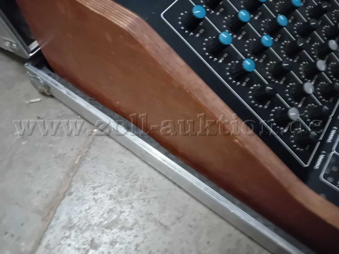 Mischpult Seitenansicht links