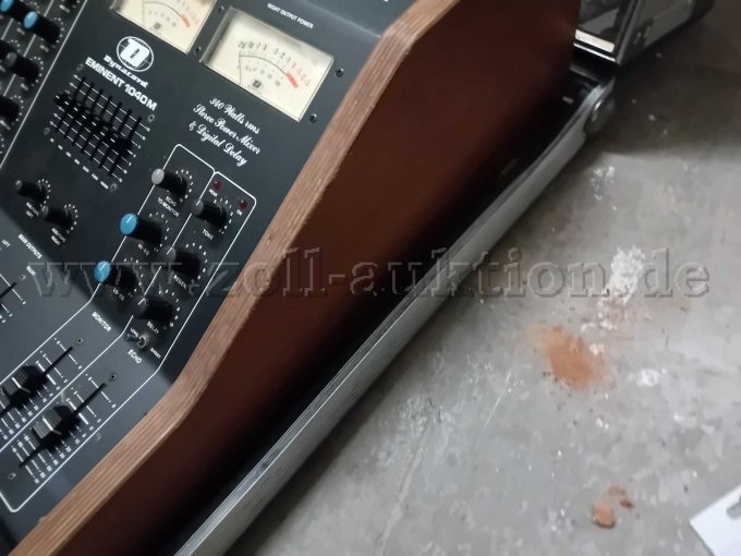 Mischpult Seitenansicht rechts