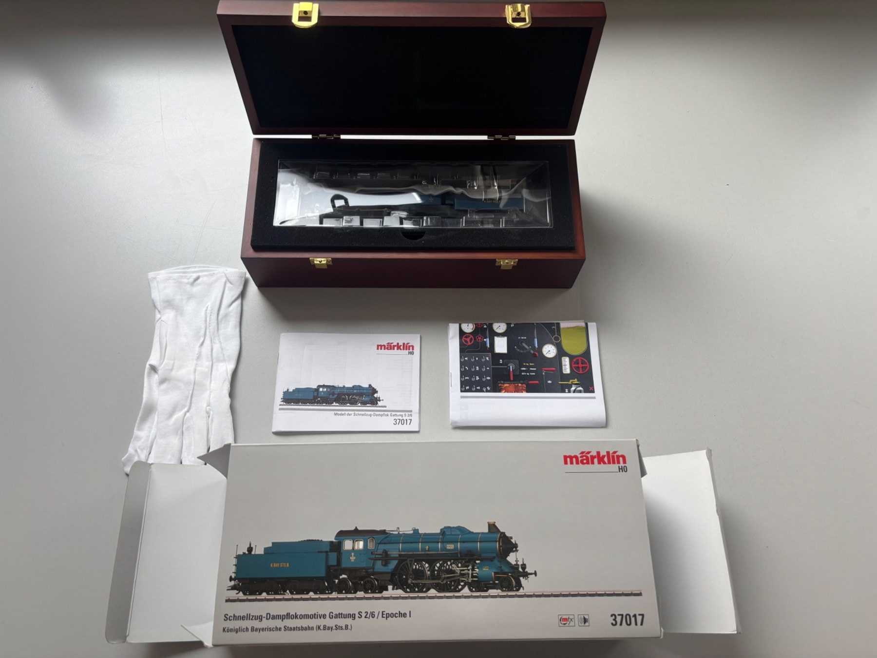 Zoll-Auktion - 1 Märklin H0 37017 Dampflokomotive S 2/6 der