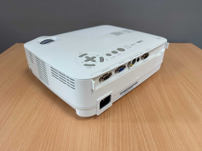 NEC NP210
Ansicht von hinten