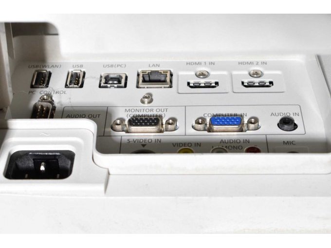 NEC UM280W Nahbereichsbeamer Kurzdistanzbeamer
Ansicht der Anschlüsse