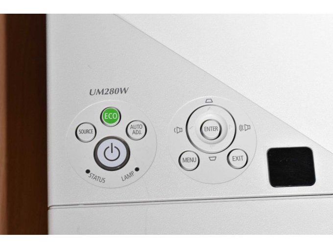 NEC UM280W Nahbereichsbeamer Kurzdistanzbeamer
Ansicht des Bedienfeldes