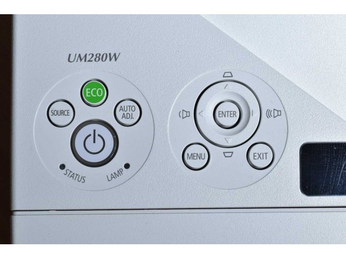 NEC UM280W Nahbereichsbeamer Kurzdistanzbeamer
Ansicht des Bedienfeldes