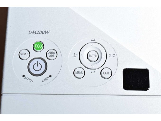 NEC UM280W Nahbereichsbeamer Kurzdistanzbeamer
Ansicht des Bedienfeldes