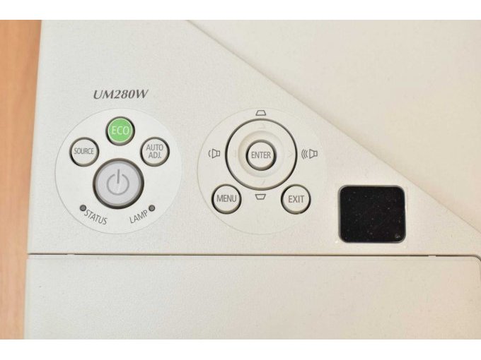 NEC UM280W Nahbereichsbeamer Kurzdistanzbeamer
Ansicht des Bedienfeldes