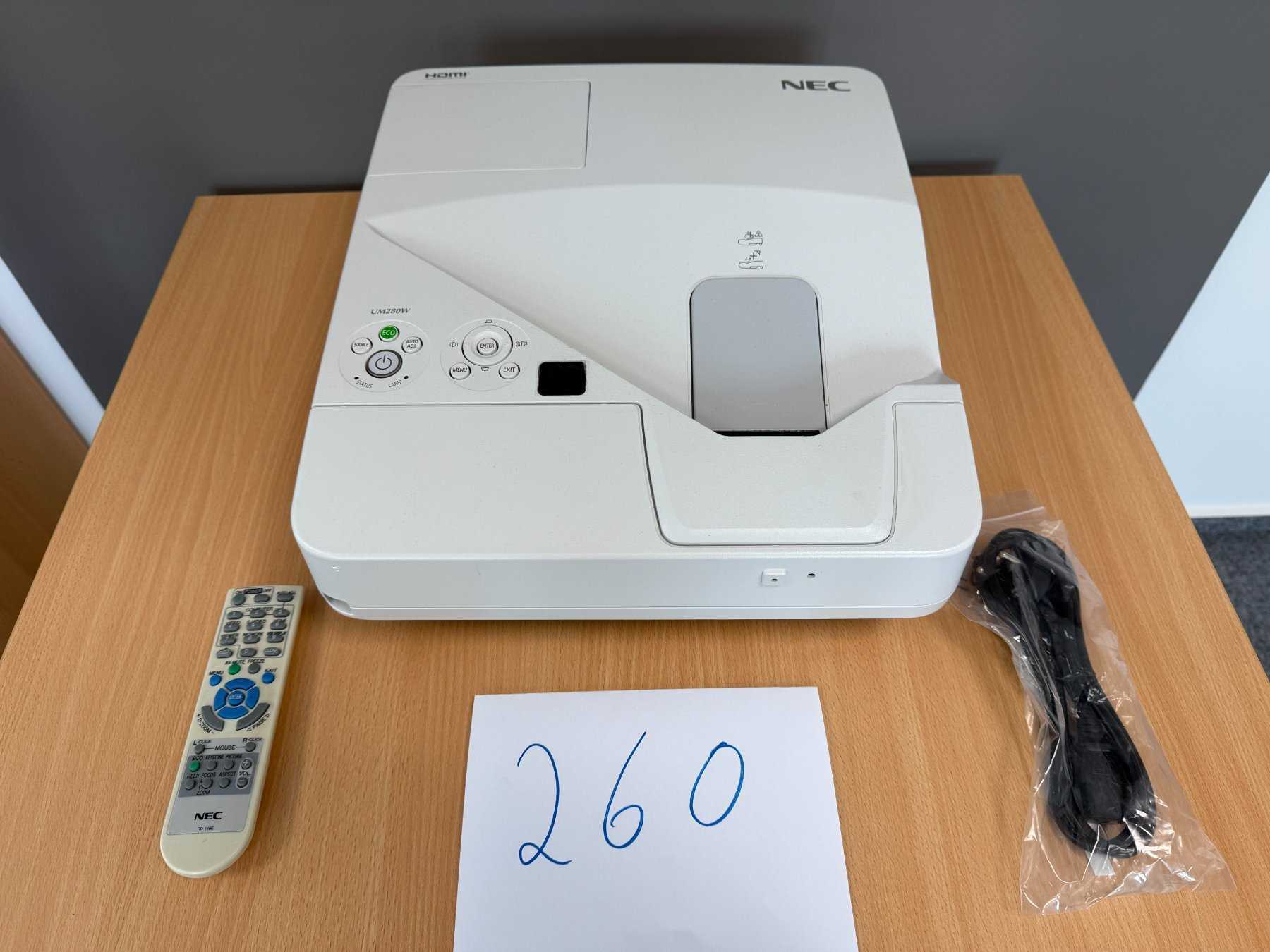 NEC UM280W Nahbereichsbeamer Kurzdistanzbeamer mit Stromkabel und Fernbedienung