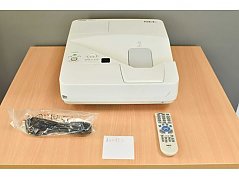 NEC UM280W Nahbereichsbeamer Kurzdistanzbeamer mit Stromkabel und Fernbedienung