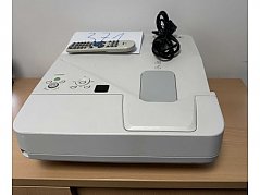 NEC UM280W Nahbereichsbeamer Kurzdistanzbeamer
Gesamtansicht