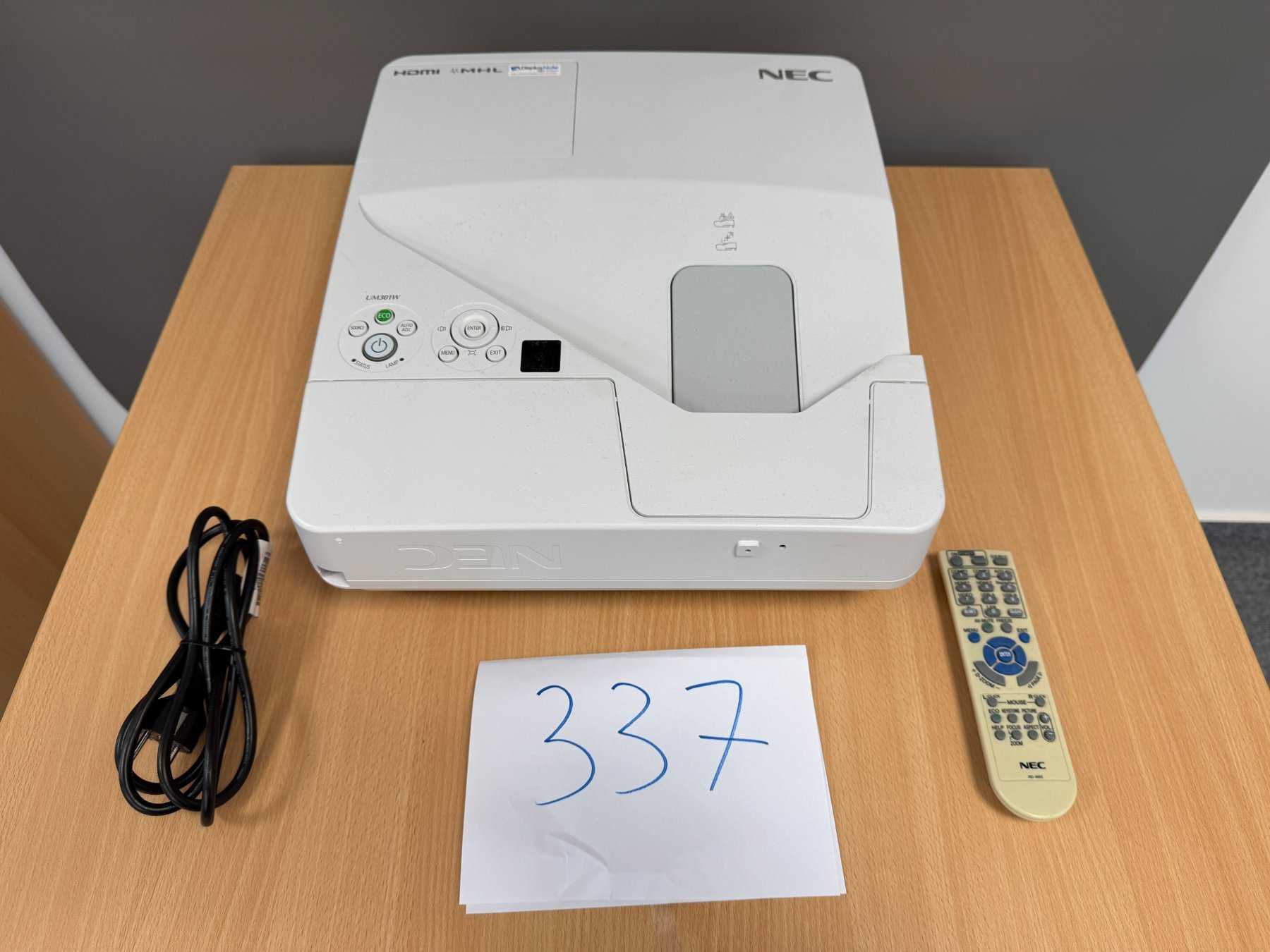NEC UM301W Nahbereichsbeamer Kurzdistanzbeamer
Gesamtansicht