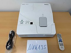 NEC UM301W Nahbereichsbeamer Kurzdistanzbeamer mit Kabel und Fernbedienung
