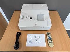 NEC UM301W Nahbereichsbeamer Kurzdistanzbeamer
mit Stromkabel und Fernbedienung