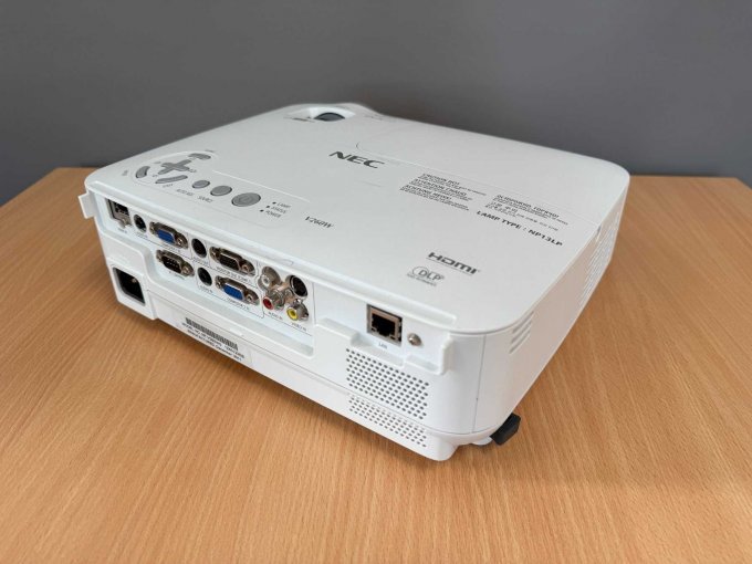 NEC V260W Beamer
Ansicht von hinten