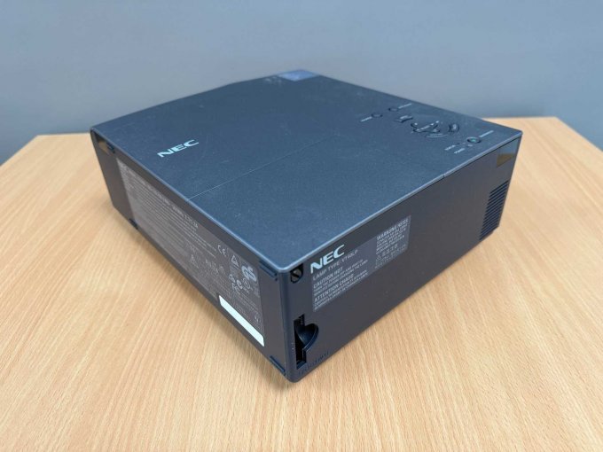 NEC VT440K LCD-Projektor
Ansicht von hinten