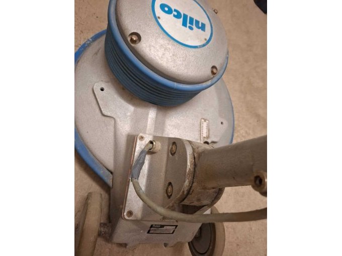 Bild defektes Kabel am Gerät abisoliert