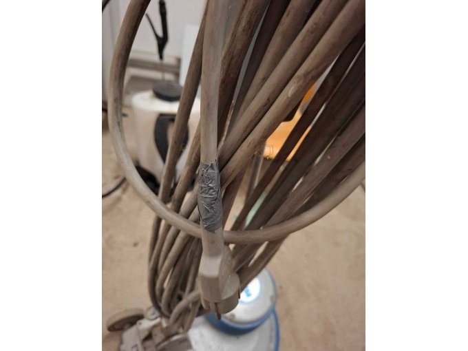 Bild Defekter Stecker abisoliert