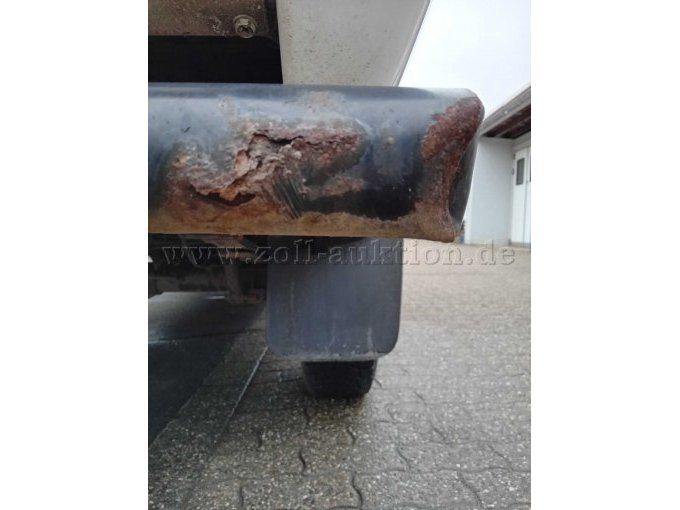 Stoßfänger: hinten rechts Rost