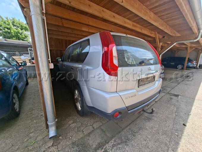Diagonale hinten

Nur der Nissan X-Trail ist Teil der Versteigerung. Andere auf dem Bild erkennbare Fahrzeuge sind nicht Teil der Auktion.