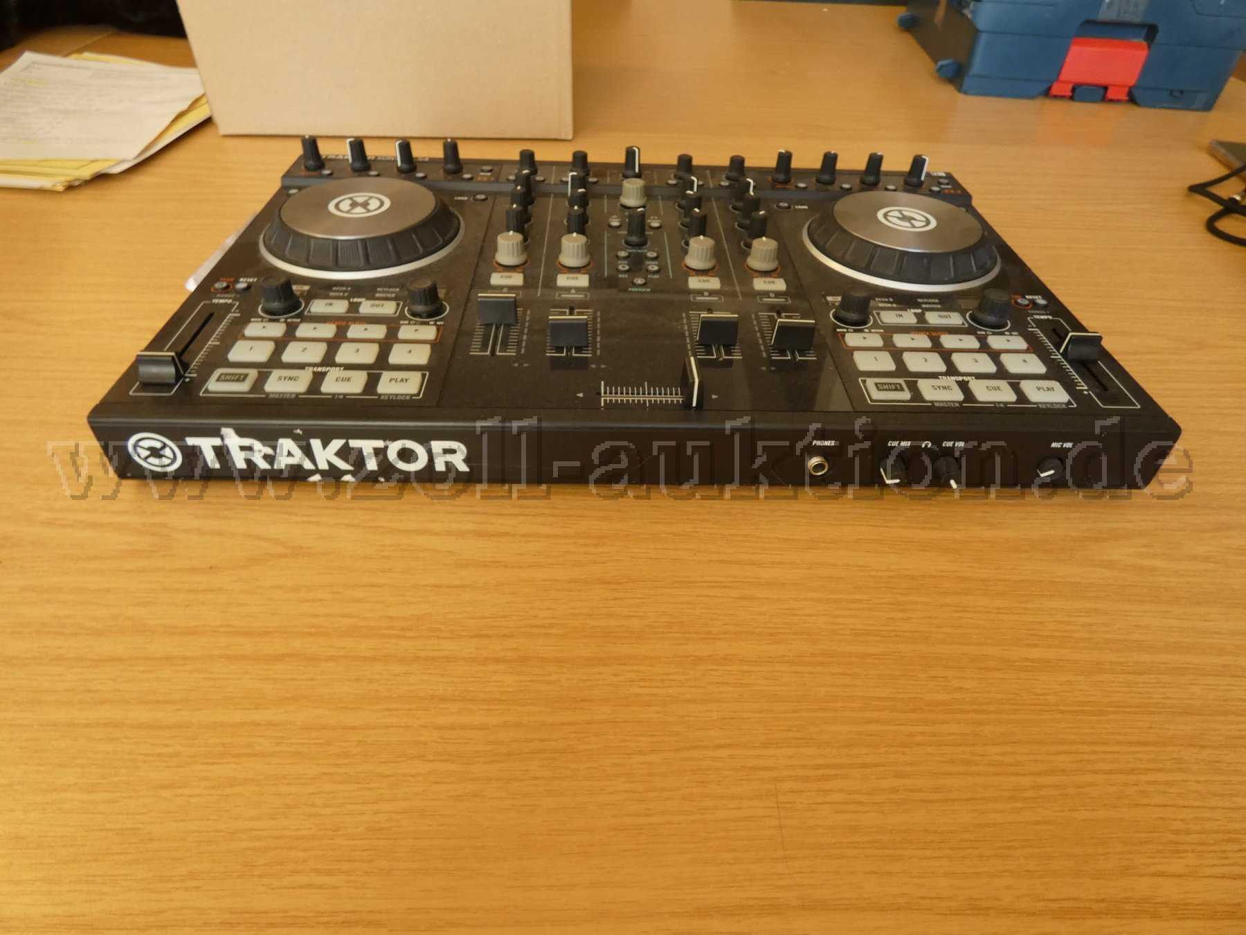 Zoll-Auktion - 1 Native Instruments DJ Controller Traktor S4 Kontrol ...