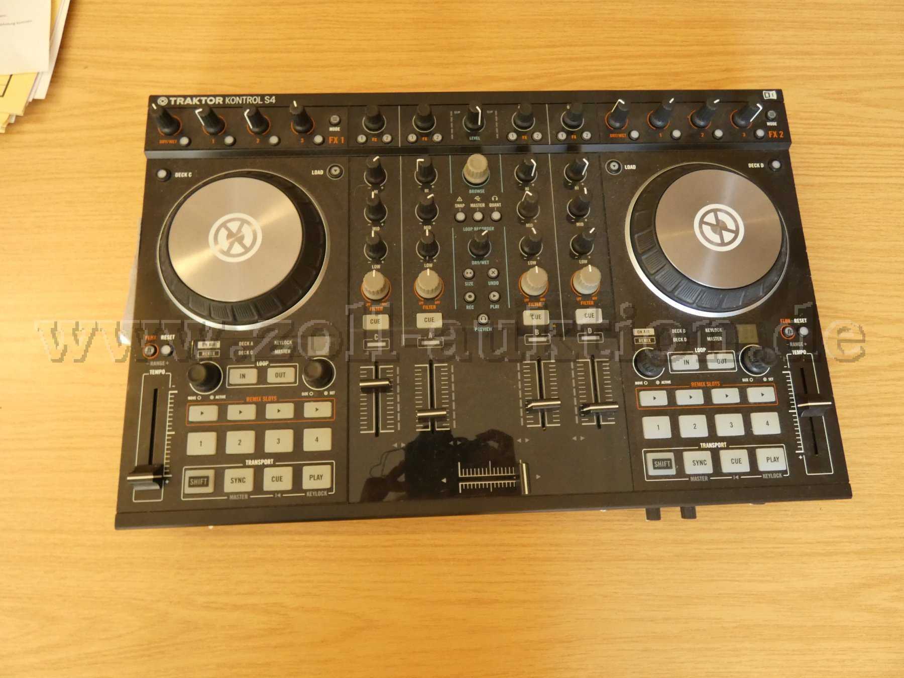Zoll-Auktion - 1 Native Instruments DJ Controller Traktor S4 Kontrol ...