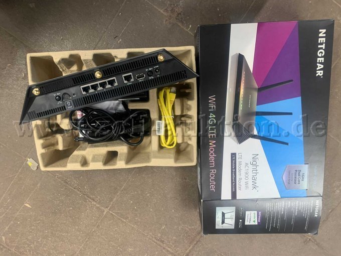 R7100LG Rückseite mit Anschlüssen