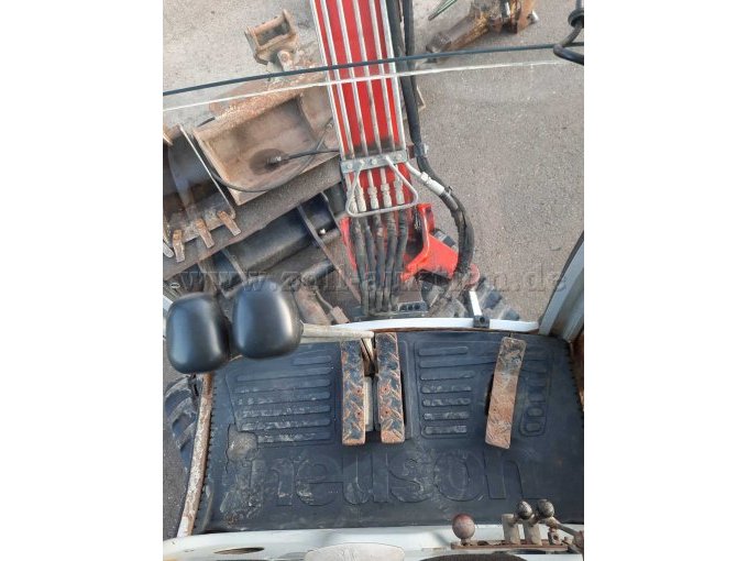 Blick vom Fahrersitz it Pedalen