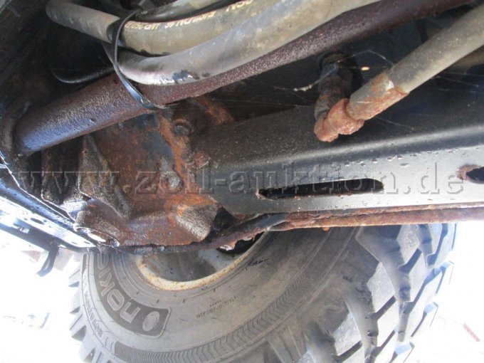 New Holland- unten hinten