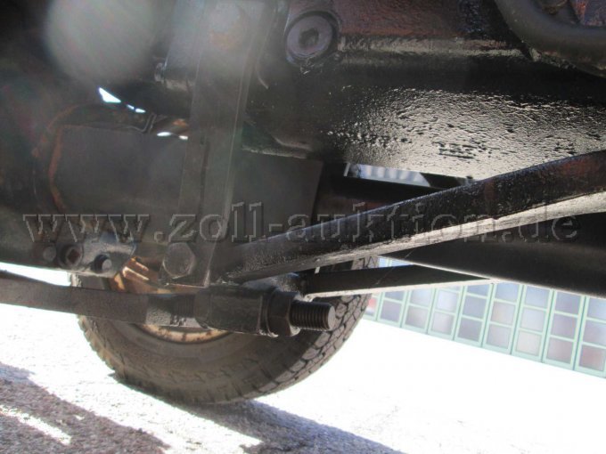 New Holland- unten links-vorne