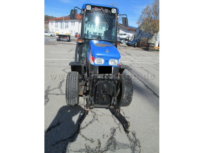 New Holland- vorne