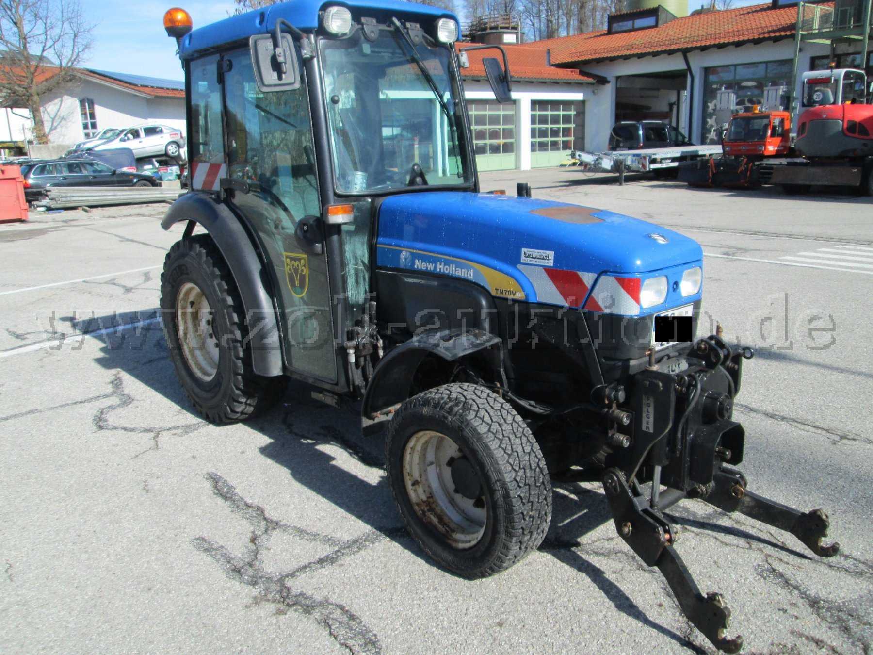 New Holland- vorne rechts