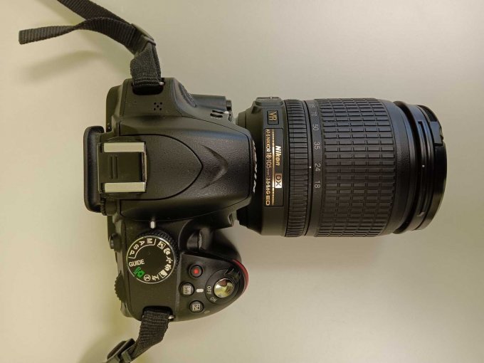 Nikon Kamera mit Objektiv