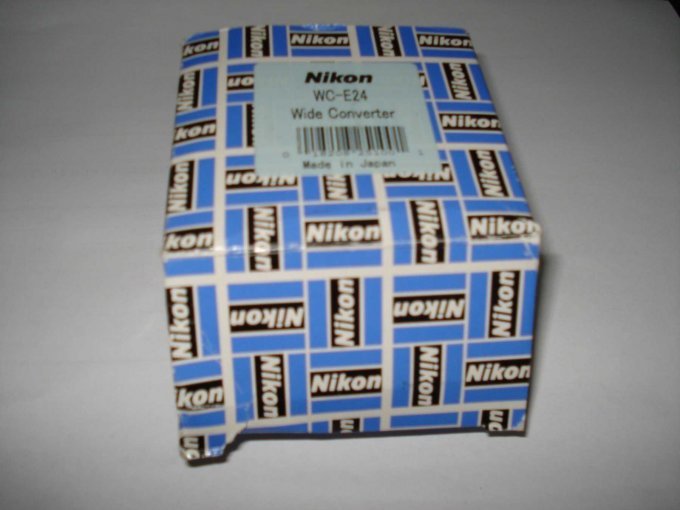 Karton für den Nikon WC-E24 Wide Converter.