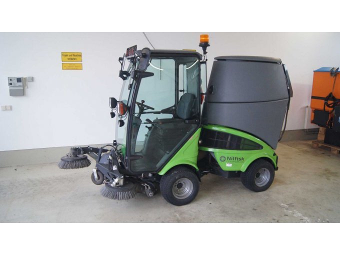 Fahrzeug mit Aufsatz