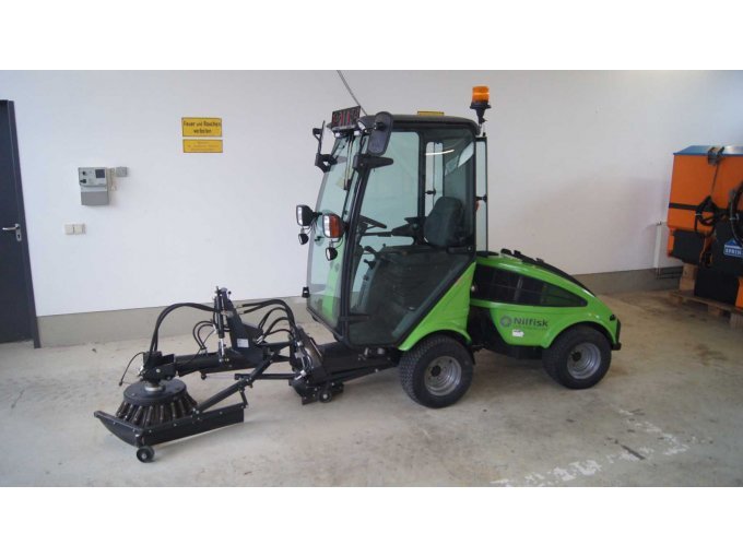 Nilfisk City Ranger mit Aufsatz Drahtbürste