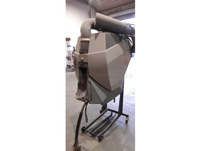 Kehrsauggerät mit Hochentleerung