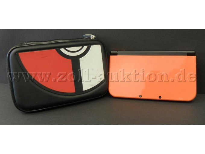 Pokemon Tragetasche mit Pokeball-Design mit Nintendo 3DS XL daneben