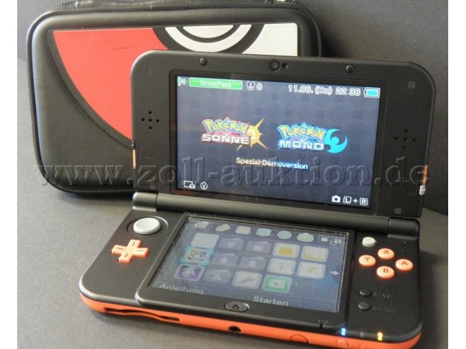 Pokemon Tragetasche mit Pokeball-Design mit Nintendo 3DS XL geöffnet und angeschalten vor Rückstellung auf Werkseinstellungen