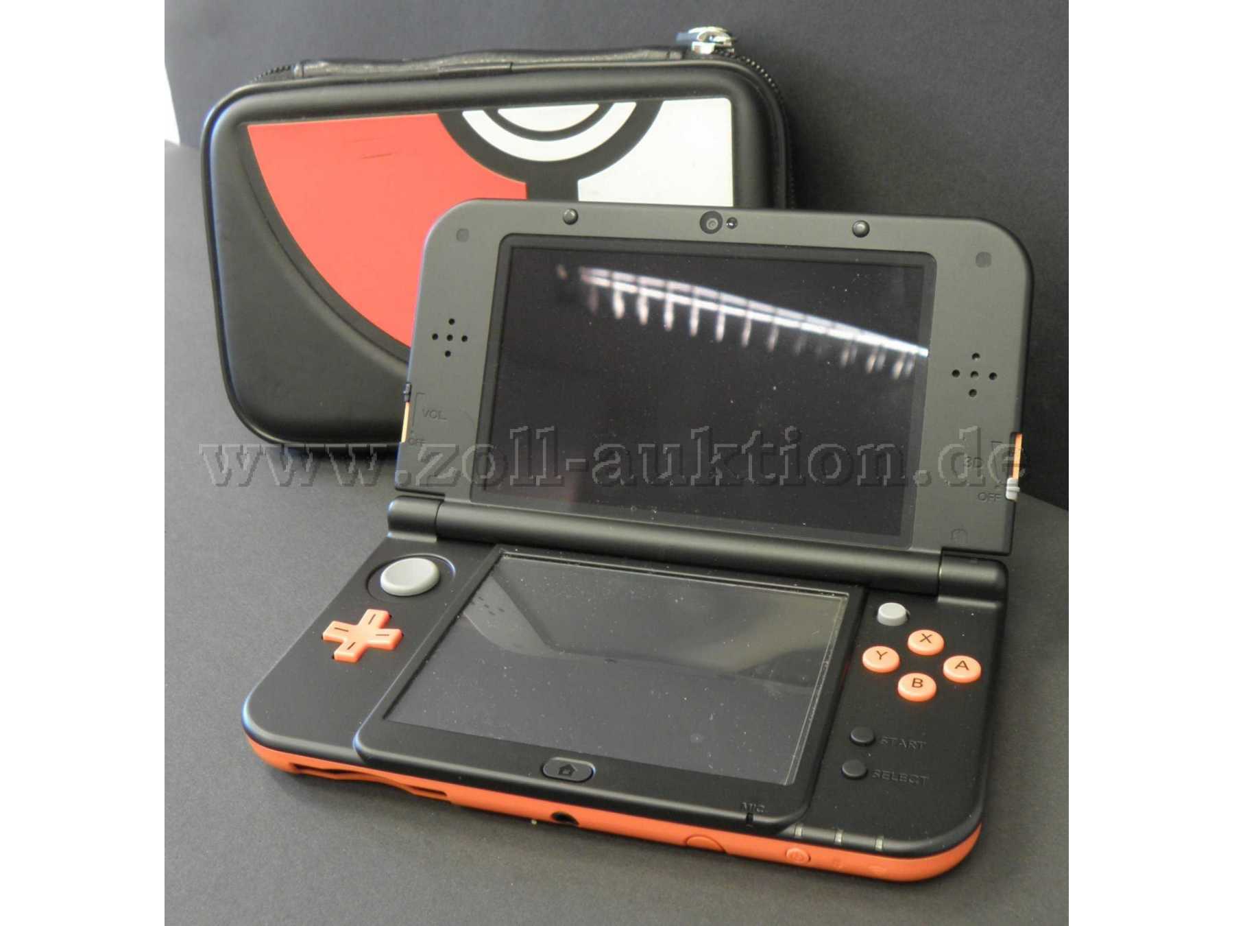 Pokemon Tragetasche mit Pokeball-Design mit Nintendo 3DS XL geöffnet