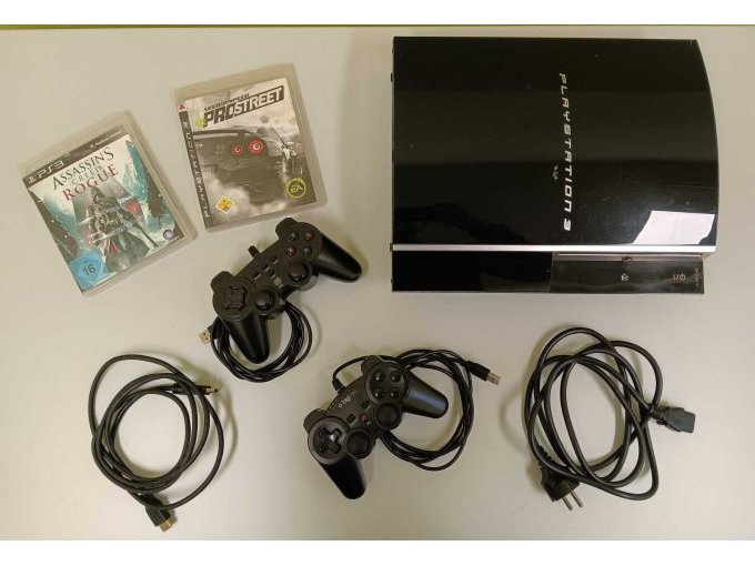 Playstation 3 mit Controllern und Spiele