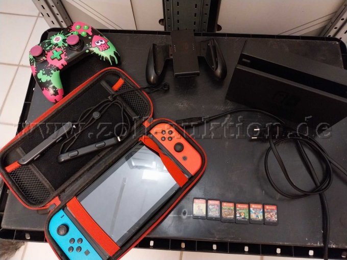 Zoll-Auktion - 1 Nintendo Switch HAC-001 - 32GB Rot/Blau + Zubehör