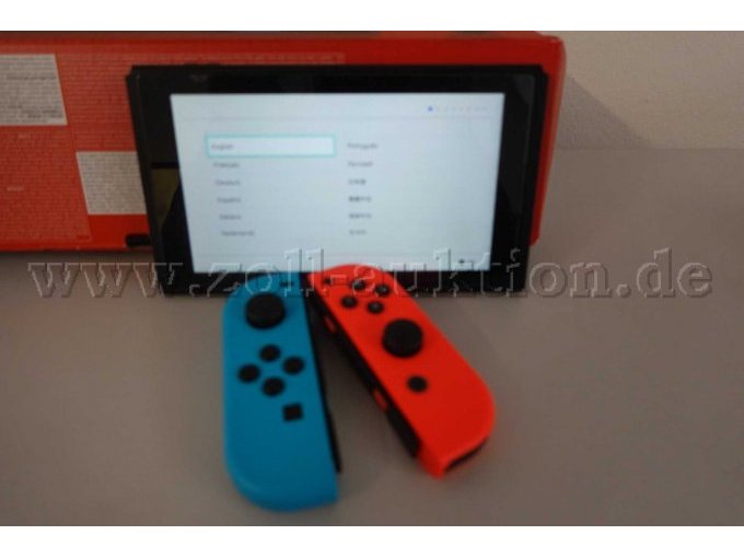 Konsole mit Zubehör