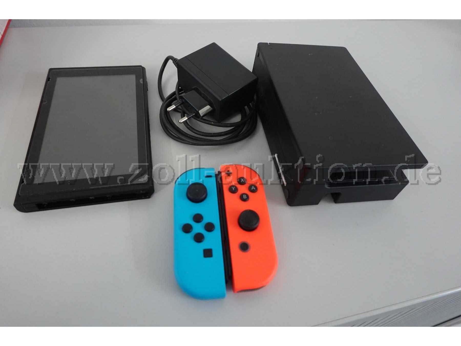 Konsole mit Zubehör