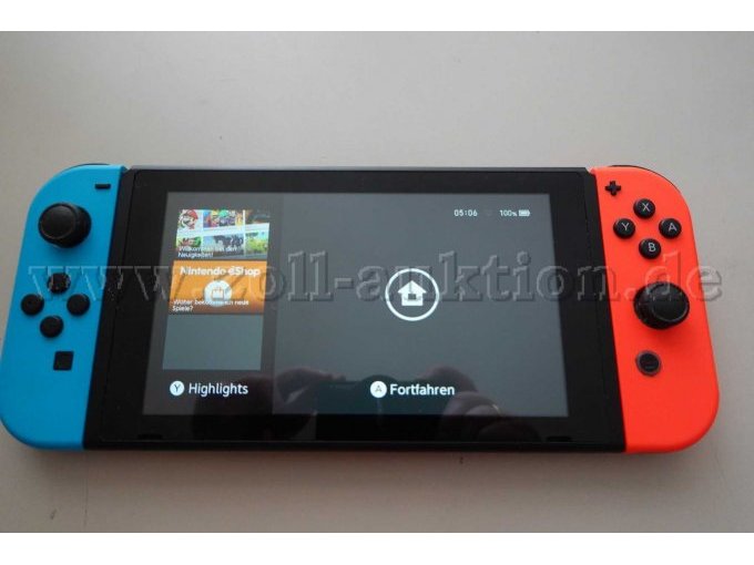 1 Nintendo Switch Konsole 32GB incl. zwei Joy-Controllern, 1x in Neon-Rot und 1x in Neon-Blau mit eingeschaltetem Bildschirm Startseite, gebraucht