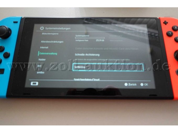 1 Nintendo Switch Konsole 32GB incl. zwei Joy-Controllern1x in Neon-Rot und 1x in Neon-Blau
mit eingeschaltetem Bildschirm Speicherkapazität, gebraucht