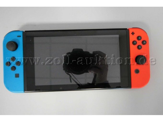 Detailaufnahme der Konsole von vorne